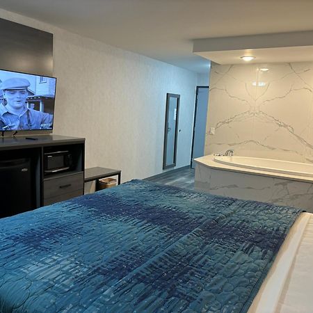 The Wayne Inn Bagian luar foto
