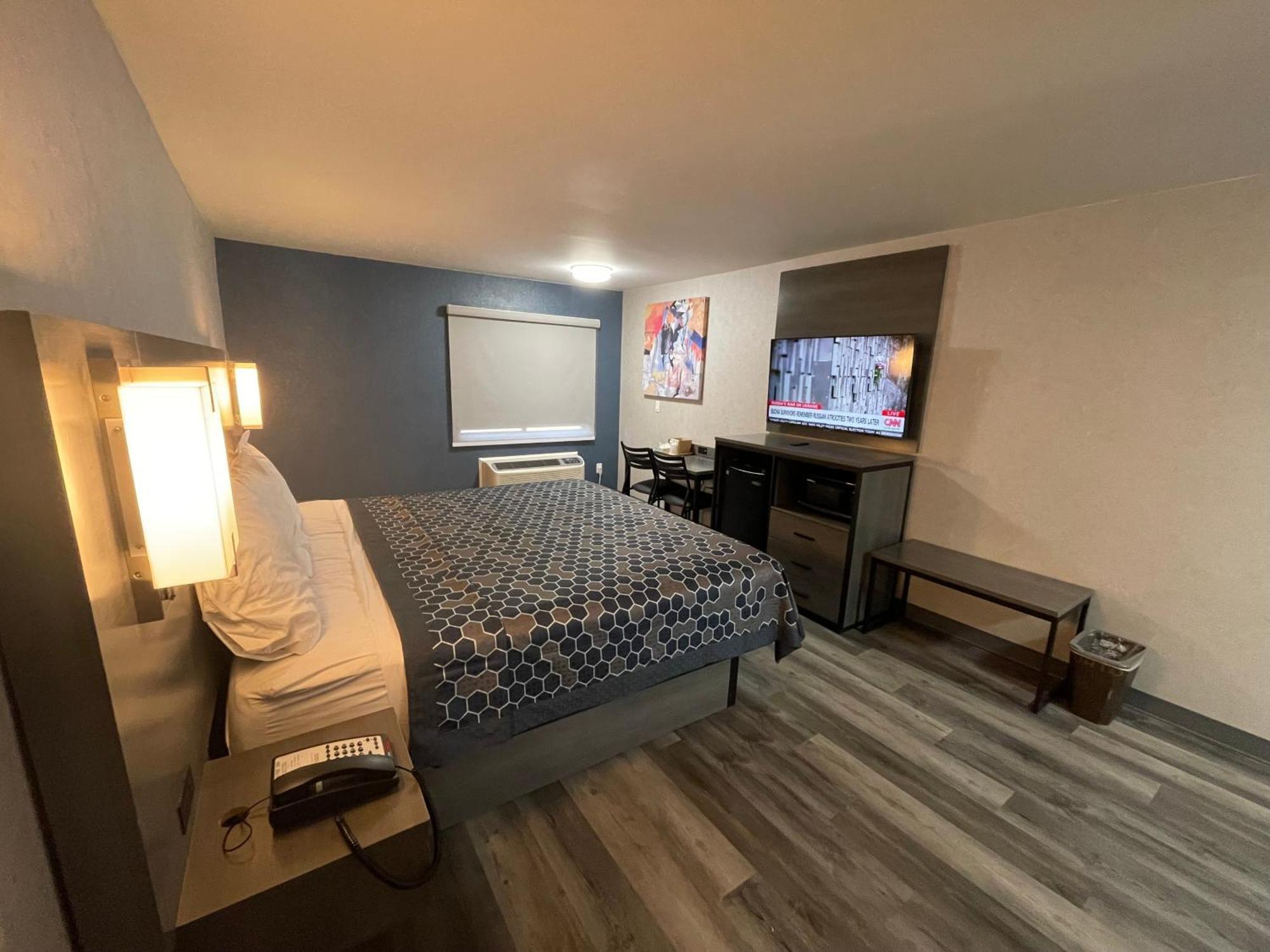 The Wayne Inn Bagian luar foto