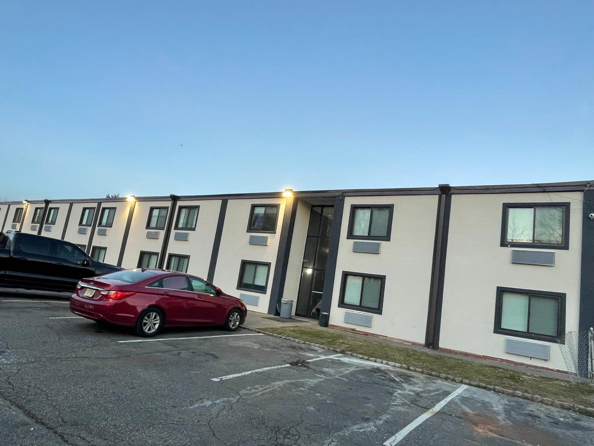 The Wayne Inn Bagian luar foto