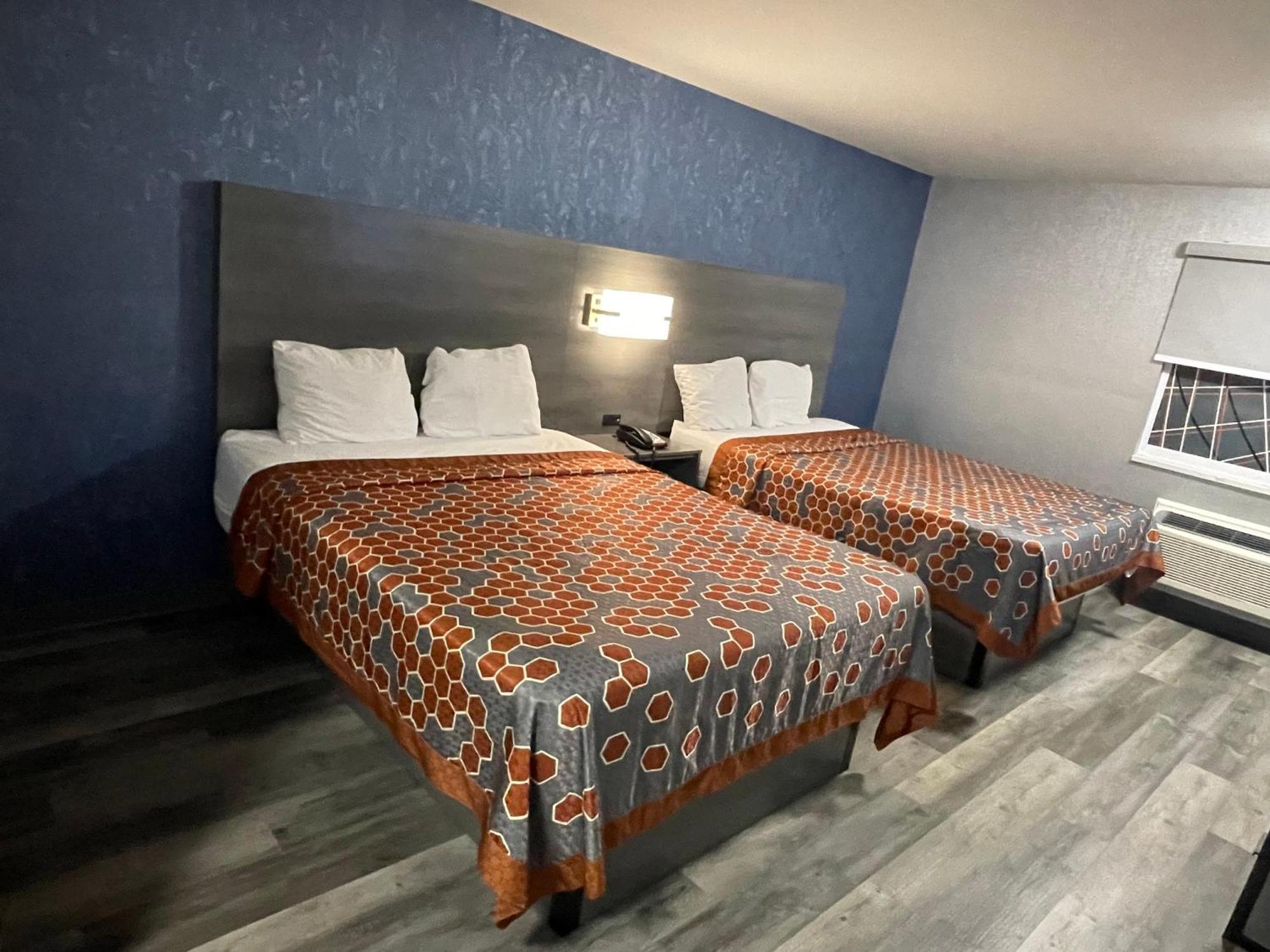 The Wayne Inn Bagian luar foto