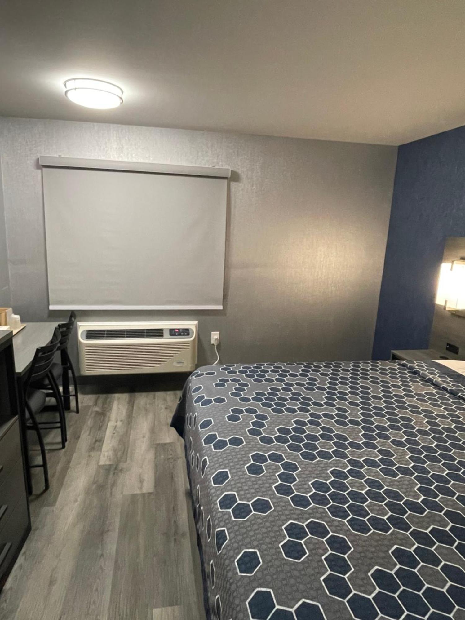 The Wayne Inn Bagian luar foto