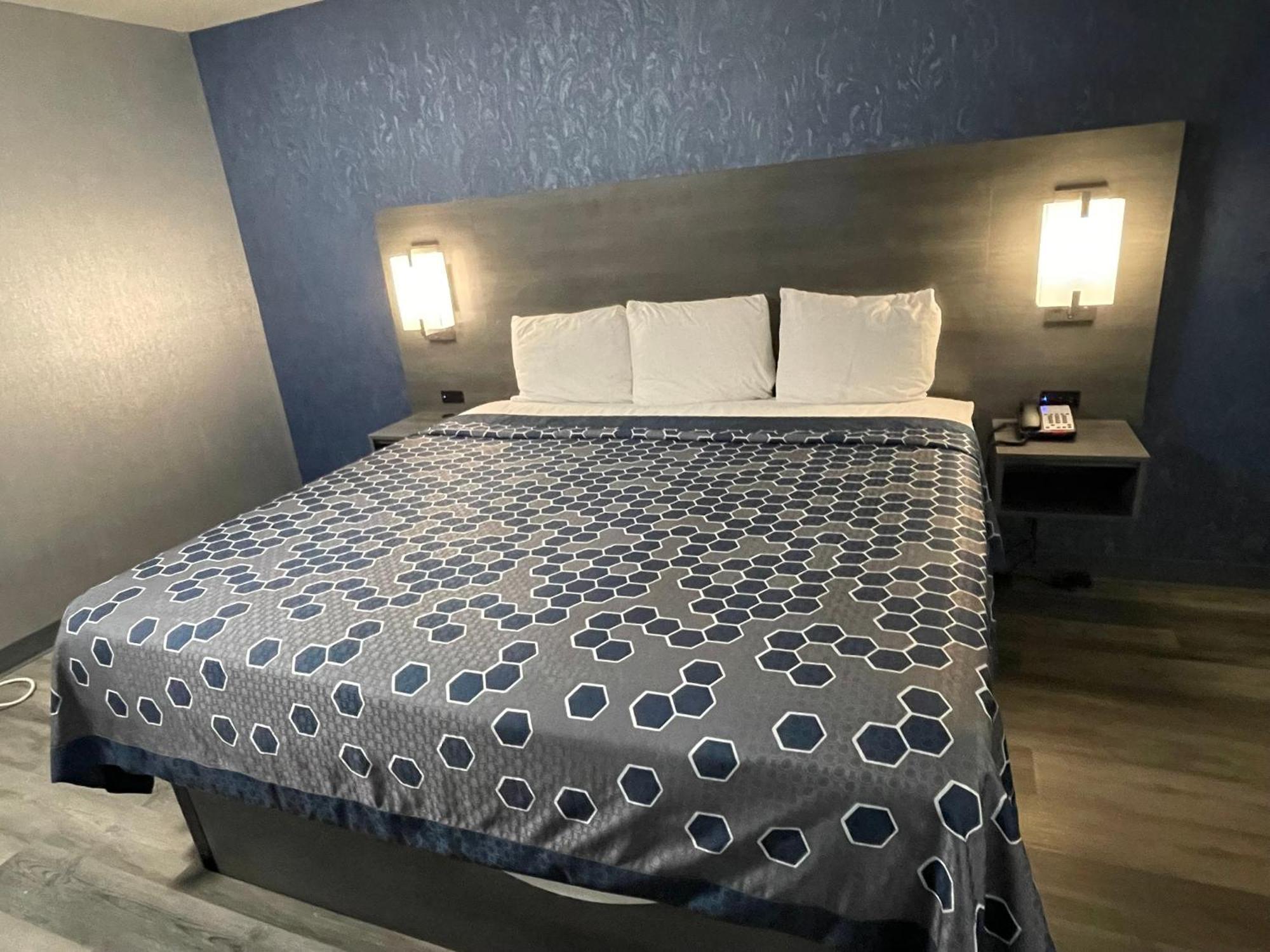 The Wayne Inn Bagian luar foto
