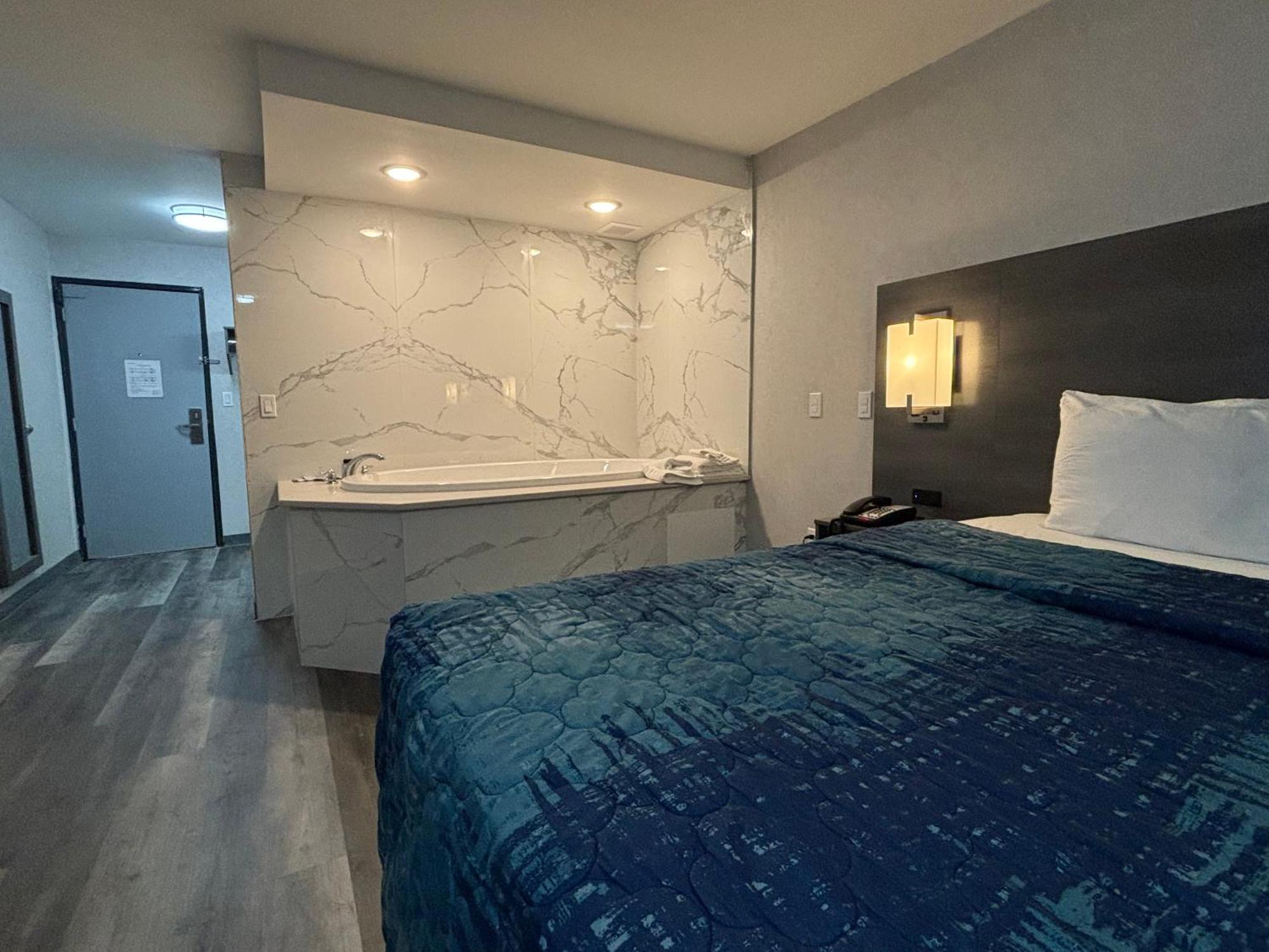 The Wayne Inn Bagian luar foto